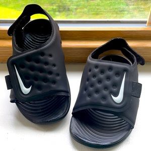 Black and White Toddler Sandals w Velcro straps.